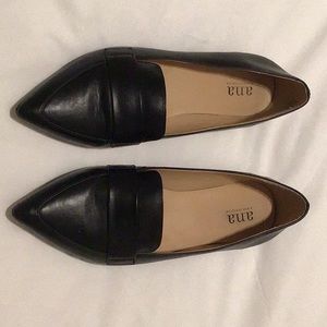 Black pointed toe flats 7.5